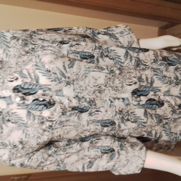 Tahari NWOT linen shirt, size 2X, white with black and aqua print design. - Picture 4 of 7